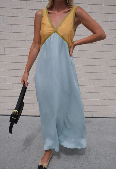 ELARA™ | GRACEFUL V-NECK FLOW DRESS